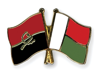 Fahnen Pins Angola Madagaskar