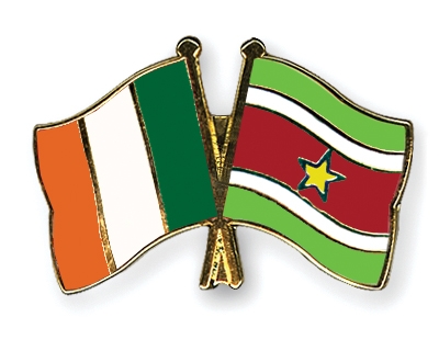 Fahnen Pins Irland Surinam