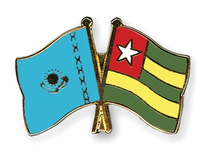 Fahnen Pins Kasachstan Togo