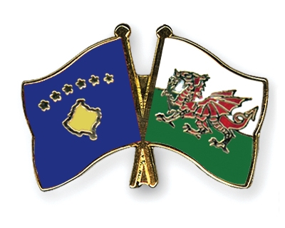 Fahnen Pins Kosovo Wales