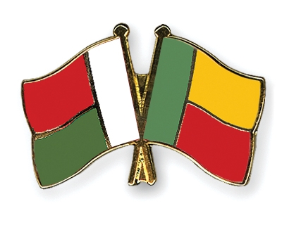 Fahnen Pins Madagaskar Benin