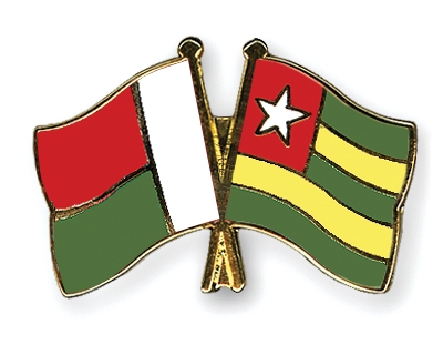 Fahnen Pins Madagaskar Togo