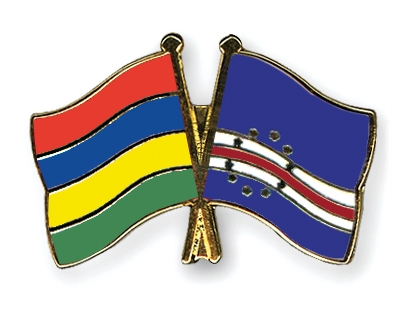 Fahnen Pins Mauritius Kap-Verde