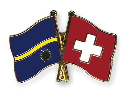 Fahnen Pins Nauru Schweiz