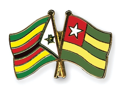 Fahnen Pins Simbabwe Togo