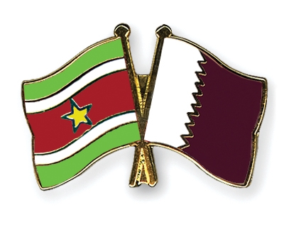 Fahnen Pins Surinam Katar