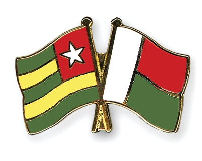 Fahnen Pins Togo Madagaskar