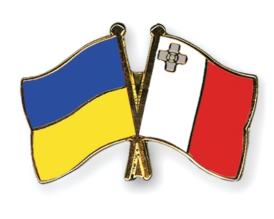 Fahnen Pins Ukraine Malta