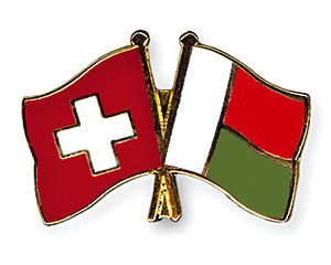 Crossed Flag Pins: Switzerland-Madagascar