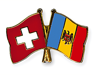 Crossed Flag Pins: Switzerland-Moldova